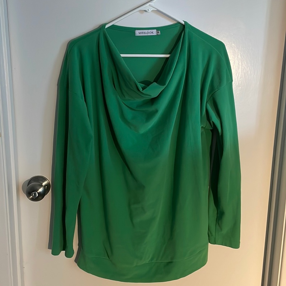 Green sweater Medium size